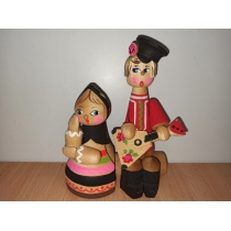 Пара коллекционных деревянных куколок из России  ( высота 13.5 см )