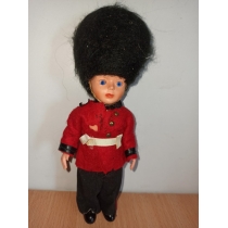 Коллекционная кукла Англия ( высота по макушку 15.5 см) 