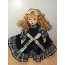 Коллекционная фарфоровая кукла ( высота 11.8 см ) 