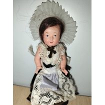 Коллекционная кукла ( высота 9.3 см) 