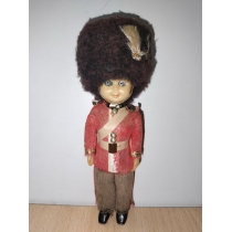 Коллекционная кукла Англия ( высота общая 15.8см) 