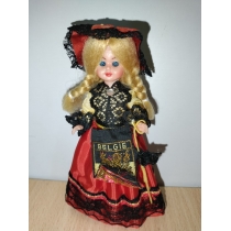 Коллекционная кукла Бельгия ( высота  12.8 см) 