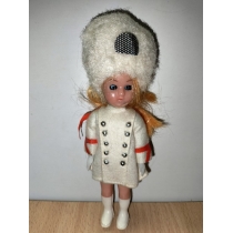 Коллекционная кукла Англия ( общая высота 17 см)