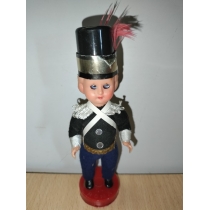 Коллекционная кукла  Англия ( общая высота 14.8 см, куколка 12 см)