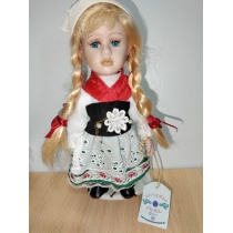 Коллекционная фарфоровая кукла  ( высота 20 см) 