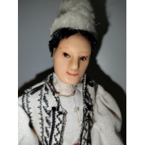 Коллекционная кукла  Румыния ( высота общая 26.5 см, по макушку 22 см) 