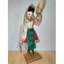 Коллекционная деревянная кукла   ( высота 23 см) 