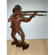 Солдат пехоты РККА ДЗИ коричневый цвет ( высота 14.3 см) 