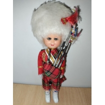 Коллекционная кукла Англия ( общая высота 15.5см)