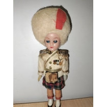 Коллекционная кукла Англия ( общая высота 17 см)