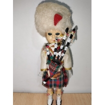 Коллекционная кукла Англия ( высота общая 15.7 см) 